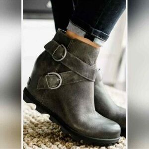 SOREL Joan of Arctic 2 Quarry Grey Buckle Bootie Wedge Size: 7